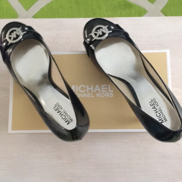 Michael Kors pumps - Picture 1 of 3